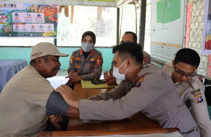 Gandeng Sidokkes, Serdik Sespimmen Polri Dikreg ke-67 Gelar Bakti Kesehatan di Tumbang Tahai