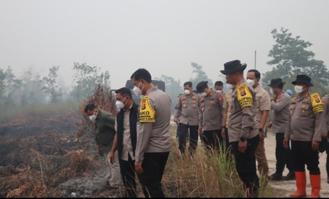 Kapolresta Dampingi Aslog Kapolri Tinjau Penanganan Karhutla di Jalan Manduhara