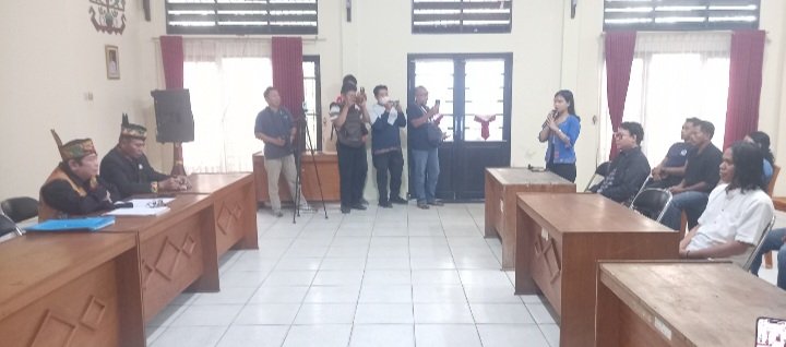 Pelaku Aksi Letakkan Celana Dalam di Panggung Didenda Adat Belasan Juta Rupiah