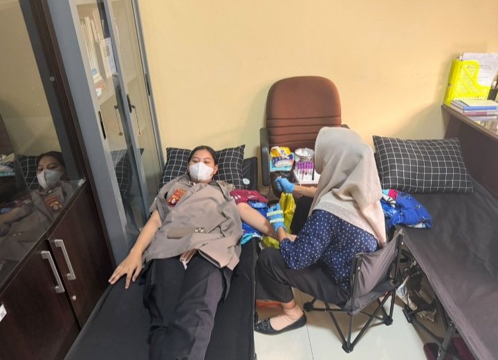 Peduli Kemanusiaan, Polwan Polresta Palangka Raya Donor Darah