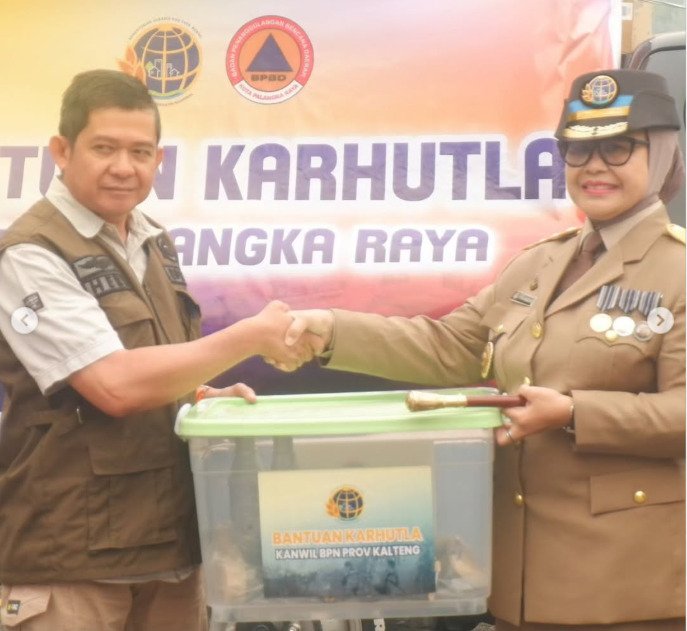 Peduli Warga, BPN Kalteng Salurkan Bantuan Peralatan Tangani Karhutla ke BPBD Palangka Raya﻿