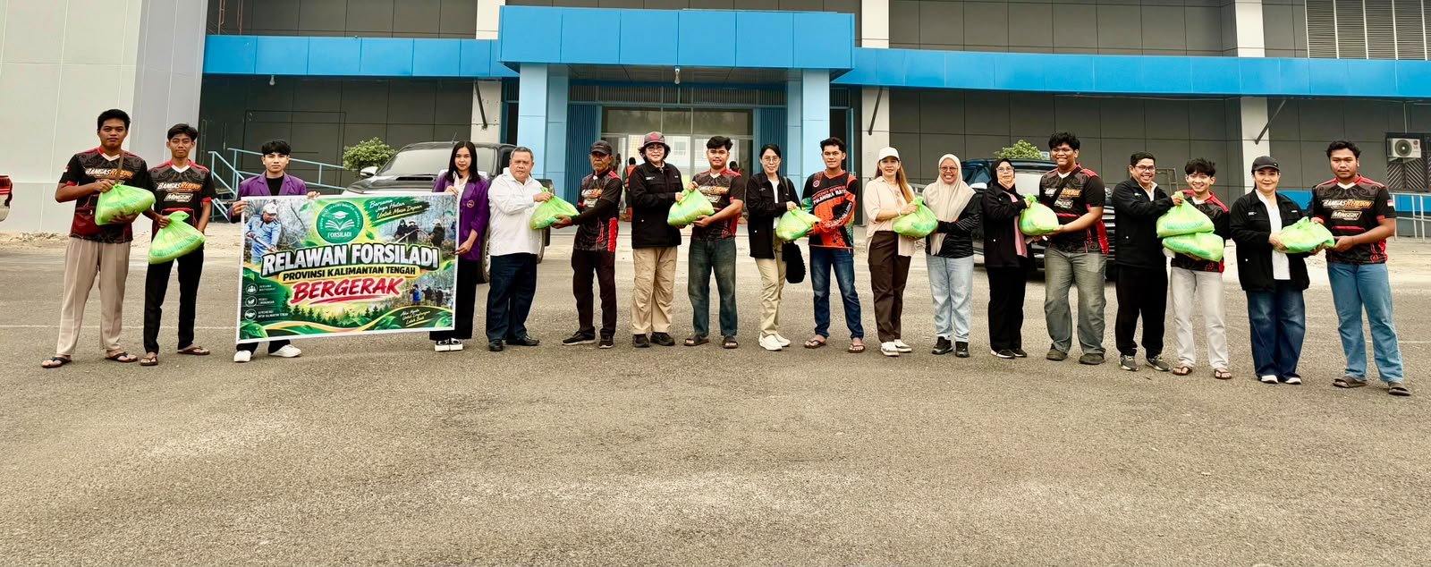 Dari Posko Pemadam ke Pusat Rehabilitasi, Forsiladi Kalteng Salurkan Bantuan