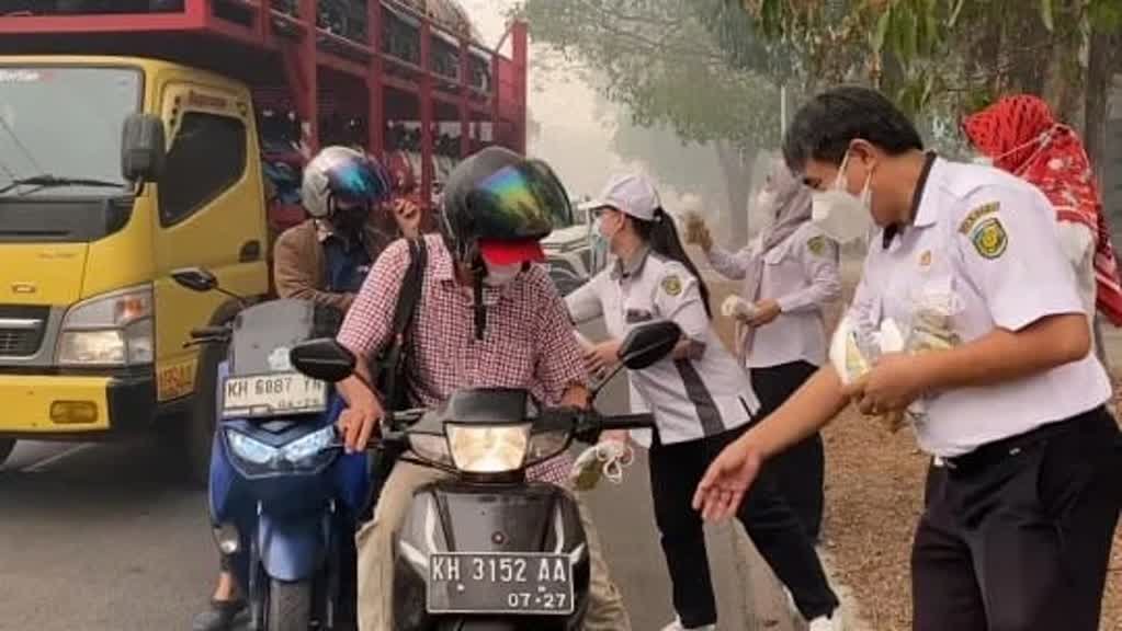 Tangani Dampak Kabut Asap, Masker dan Susu, Dibagikan Pemko Palangka Raya