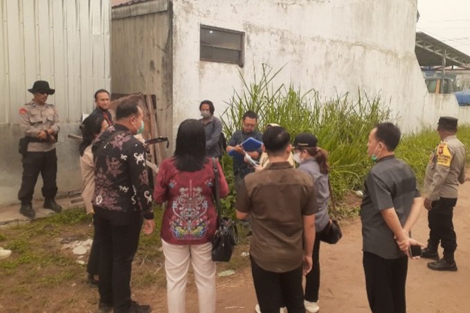 Polsek Pahandut Amankan Konstatering Perkara Perdata di Jalan G. Obos