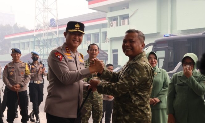 HUT TNI, Kapolda Kalteng Beri Kejutan kepada Kodam XXII Tambun Bungai