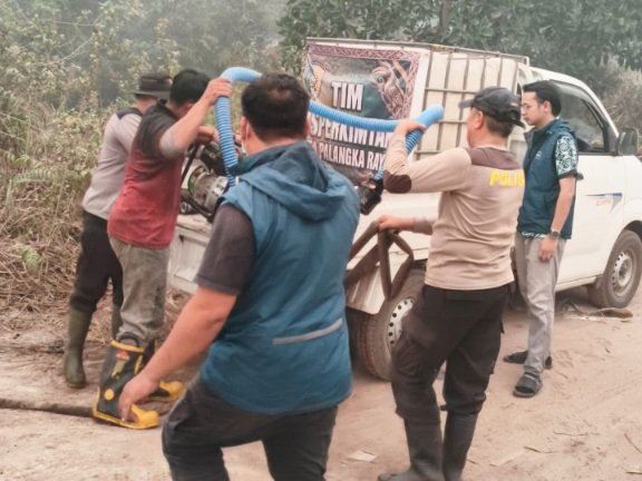 Regu 11 Polresta Palangka Raya Tangani Karhutla di Tangkiling & Banturung
