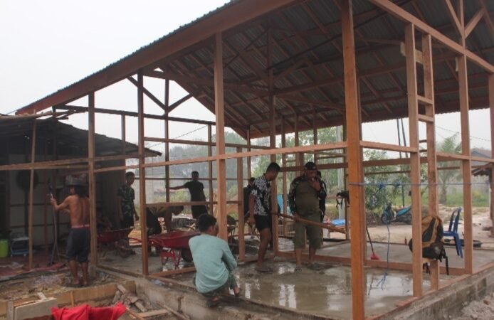 Pengecoran RTLH, Satgas TMMD Bersama Warga Terus Percepat Pembangunan Rumah