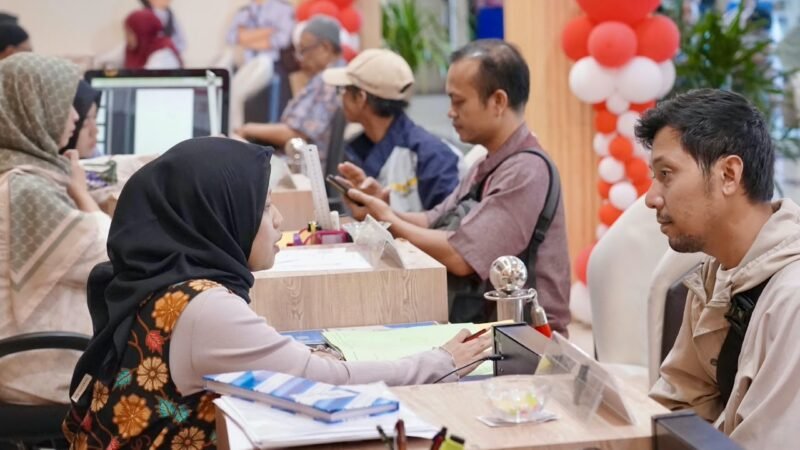 Tak Sempat Urus Tanah di Hari Kerja, Warga Makassar Manfaatkan PELATARAN